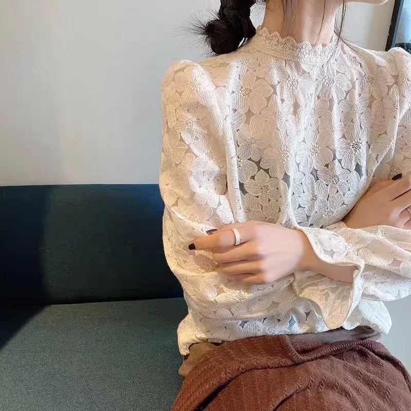 Lamtrip korejski Design Lady Žensko Lace Majica Ženske 2020 Jeseni Stand-up Cvetlični Votlih-iz Top Tee Seksi majico