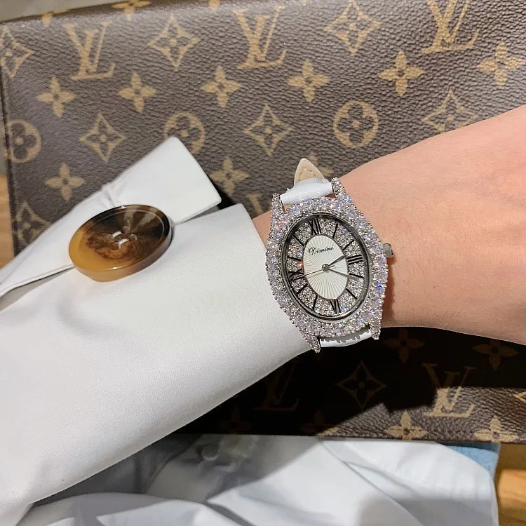 2019 Modno Razkošje Oblikovalec blagovne Znamke Usnjeni trak Diamond Ženske Ure Quartz Ovalne Oblike Nepremočljiva Dame Watch